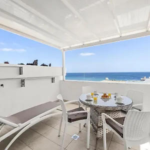  Apartment Stunning 2 Bedroom Duplex Close To Main With Seaviews